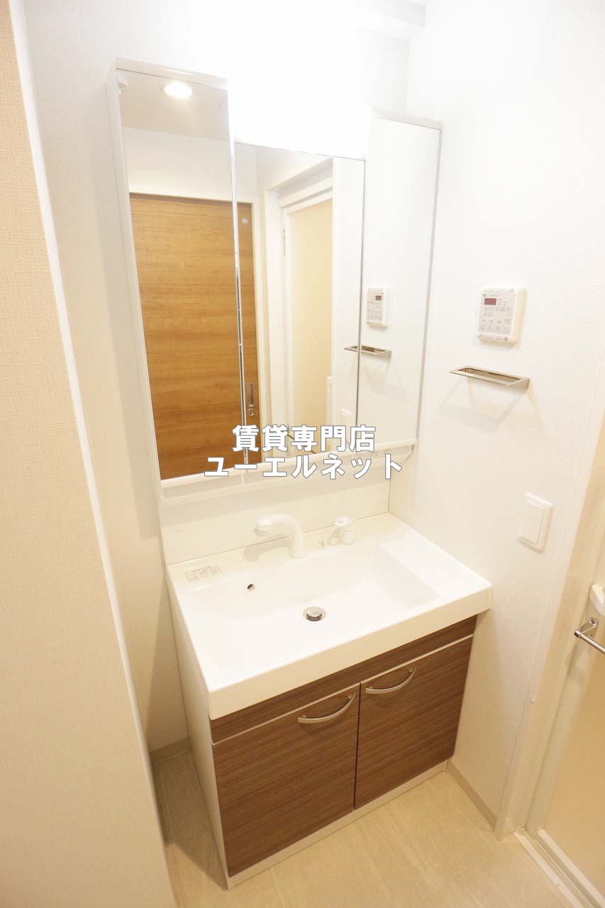 洗面設備　清潔感ある独立洗面台で毎日気持ちよく♪