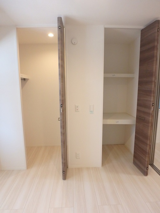 収納　新白島駅(JR 山陽本線)