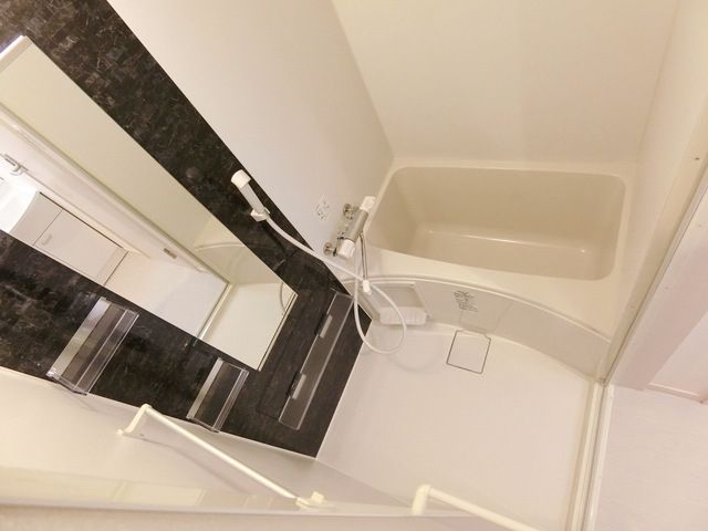 バス・シャワールーム　☆広々としたお風呂は浴室乾燥機完備です☆