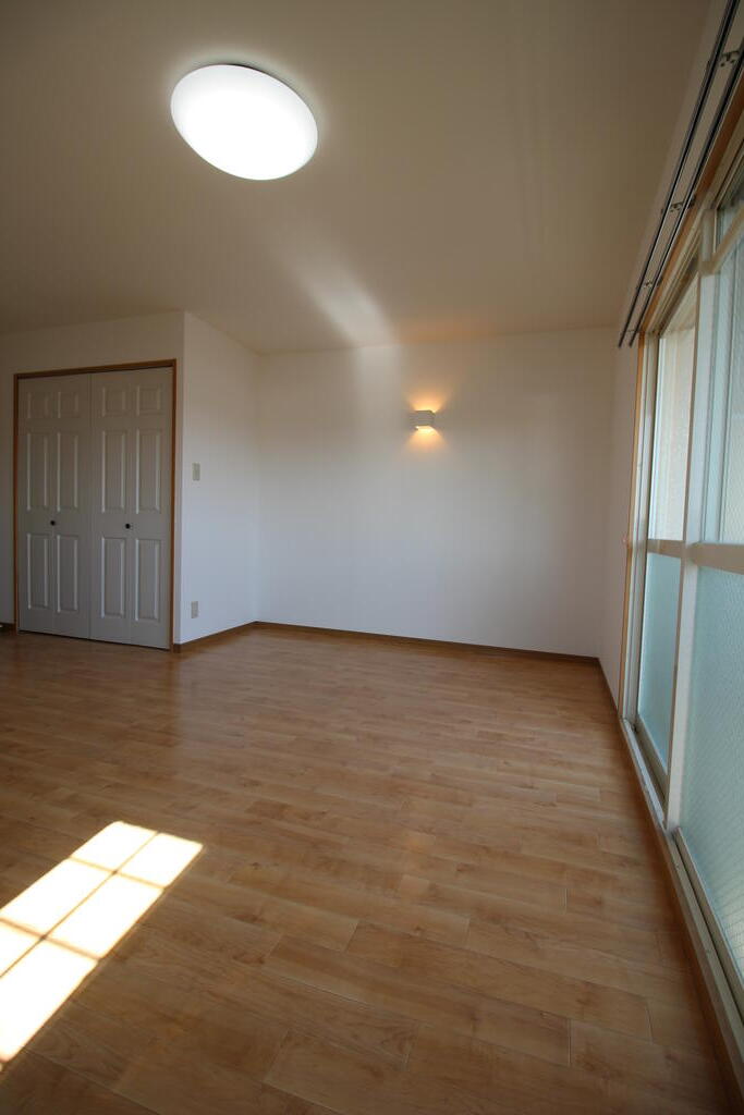 居室・リビング　エアコン、照明器具 完備