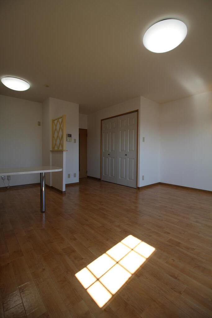 居室・リビング　エアコン、照明器具 完備