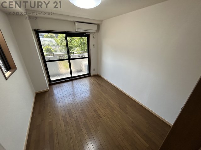 居室・リビング　エアコン付きで快適に過ごせます♪