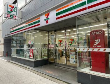 コンビニ　セブンイレブン日本橋小伝馬町店（コンビニ）まで79m