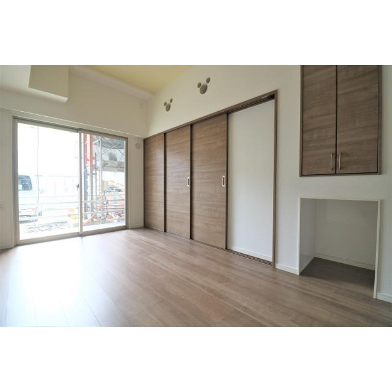 居室・リビング　家具の配置に困らないリビングですね