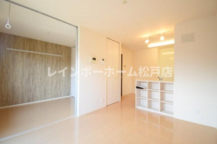 居室・リビング　ゆったり過ごせる居間です