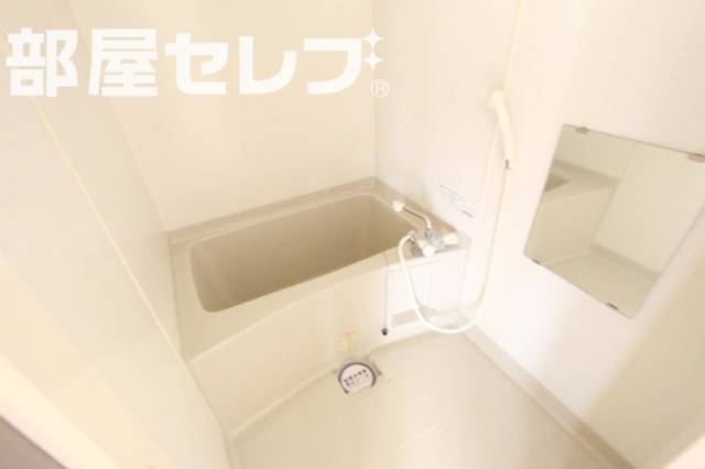 バス・シャワールーム　綺麗なバスルームですね