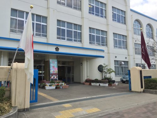 中学校　神戸市立本山中学校（中学校）まで265m
