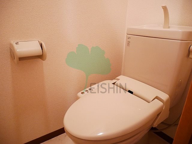 トイレ　温水洗浄付きトイレです！