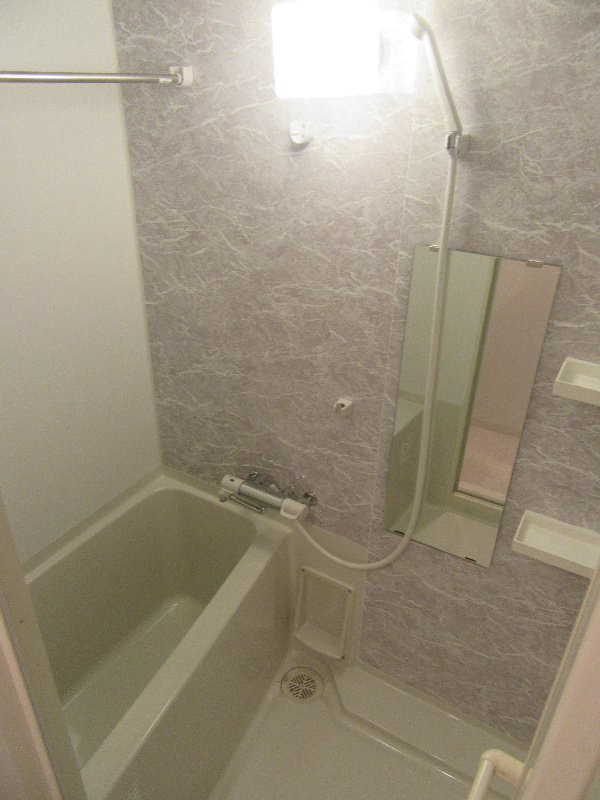 バス・シャワールーム　シングルレバー水栓なのでお湯の調節楽々！