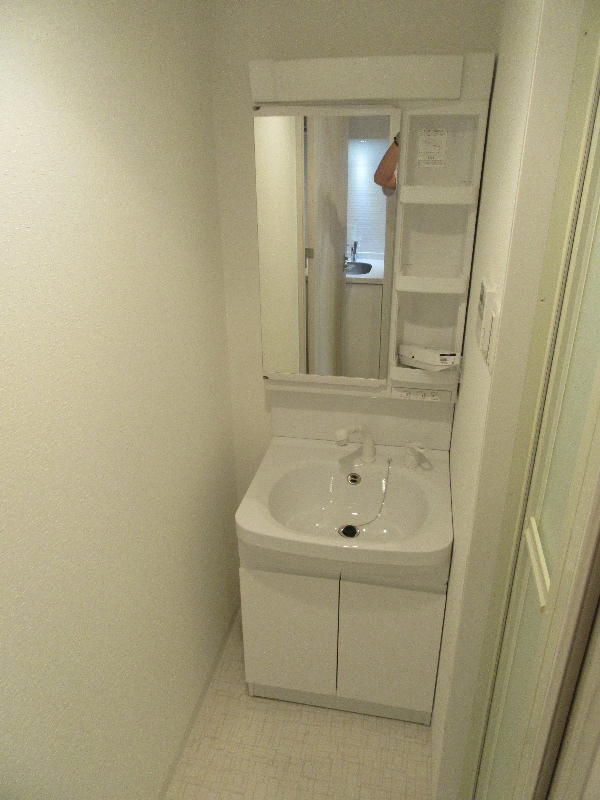 洗面設備　シャワー付き洗面台！