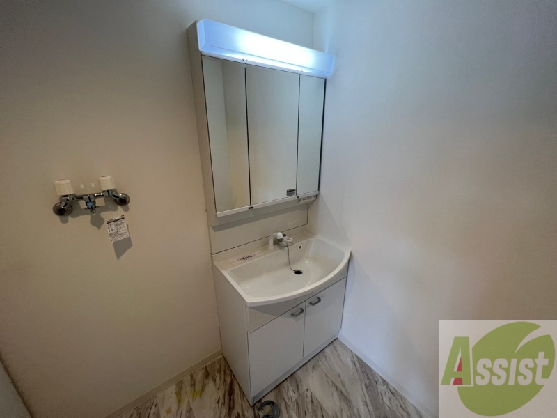 洗面設備　シャンプードレッサー。身支度はここでばっちりですね。