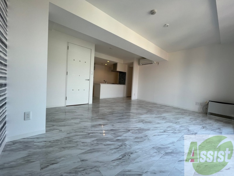 居室・リビング　広くてキレイなお部屋が広がっていて、充実した生活が送れそう。