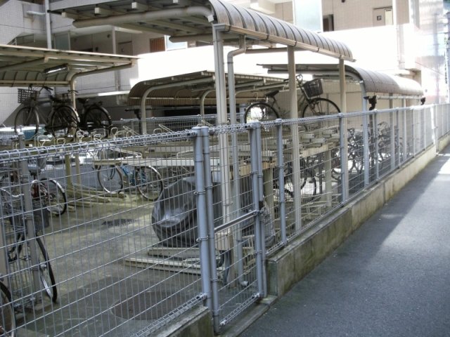 その他共有部分　屋根付き駐輪スペース付き♪