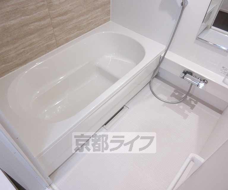 バス・シャワールーム　大きな浴槽でリラックスできます！