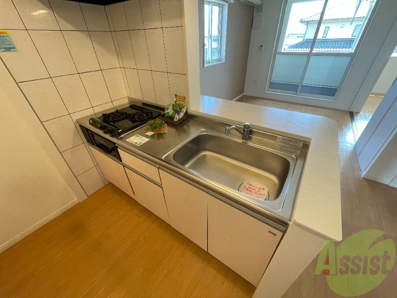 キッチン　綺麗なキッチンで料理に気合が入りますね！