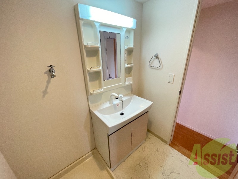 洗面設備　洗面台です、朝の支度はここでばっちりですね！