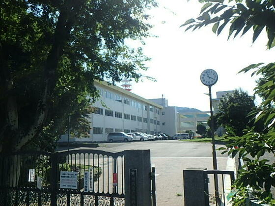 小学校　川西市立川西北小学校（小学校）まで165m