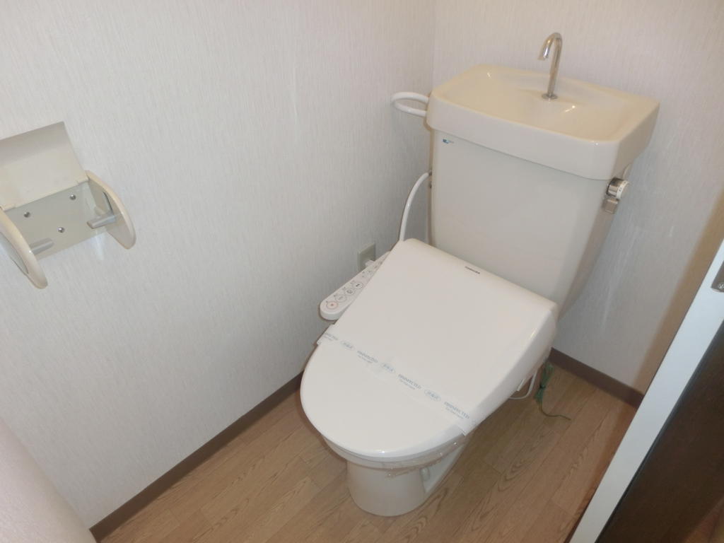 トイレ　温水洗浄便座