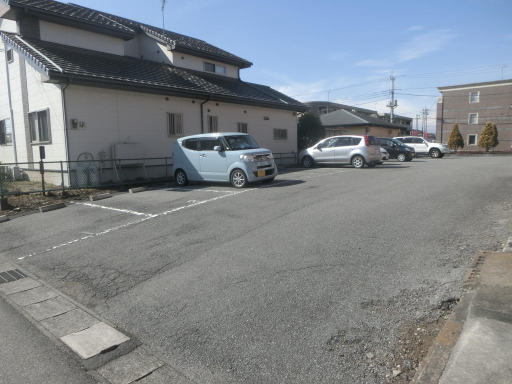 駐車場　敷地内駐車場