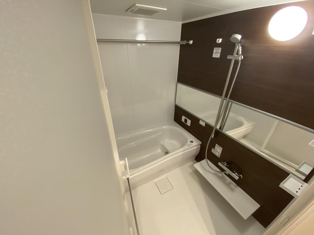 バス・シャワールーム　写真は反転タイプ