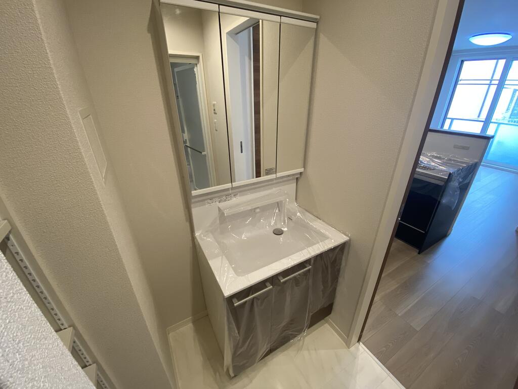 洗面設備　写真は反転タイプ