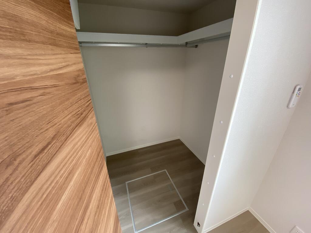 収納　写真は反転タイプ