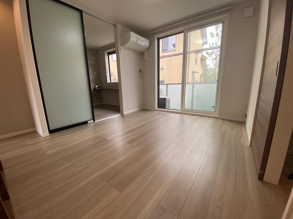 居室・リビング　写真は反転タイプ