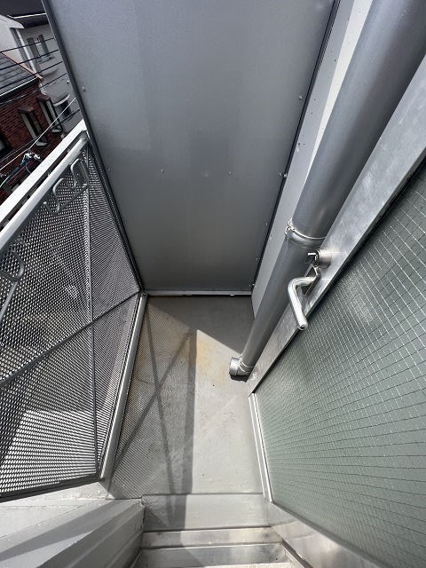 バルコニー　暖かな日差しのふりそそぐバルコニー