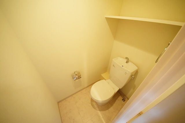 トイレ　★★収納棚付き★★