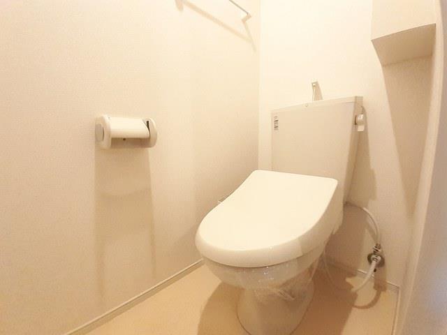 ＪＲ山陽本線 姫路駅 バス乗車時間：19分 最寄りバス停で下車 徒歩7分 2階建 築10年のトイレ写真