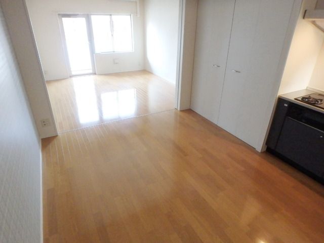 居室・リビング　同物件別部屋写真