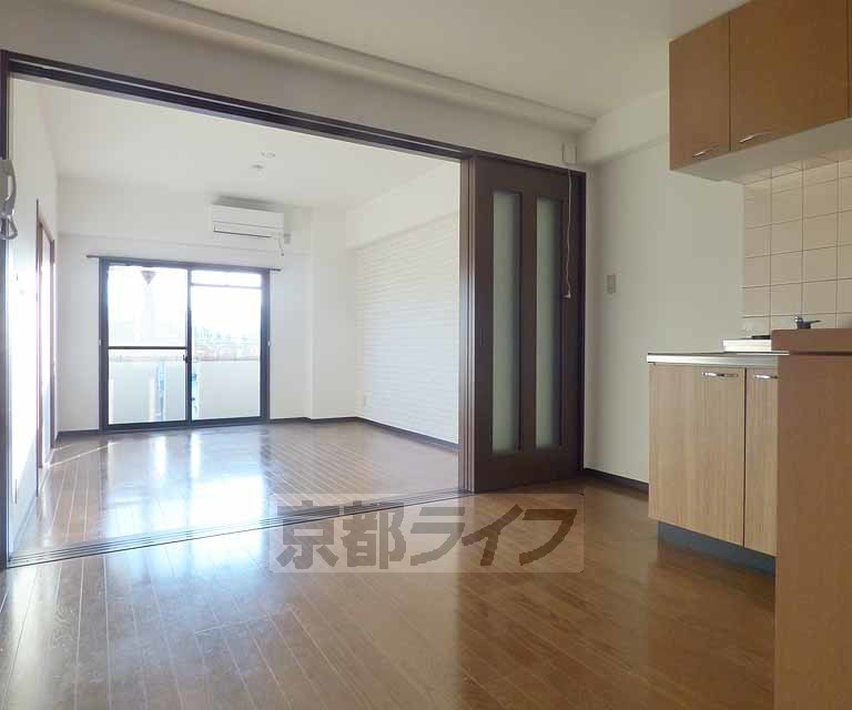 居室・リビング　広々としたお部屋です