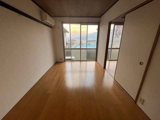 居室・リビング　別号室の写真