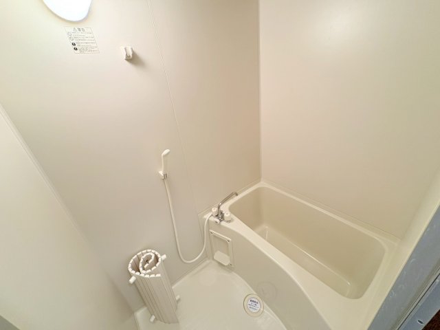 バス・シャワールーム　※写真は３０３号室です