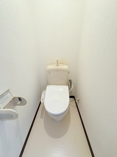 トイレ　※写真は３０３号室です