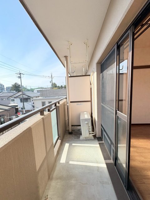 バルコニー　※写真は３０３号室です