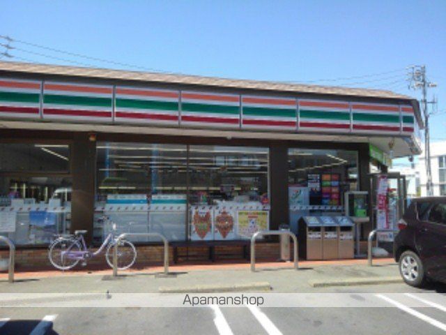 コンビニ　セブンイレブン更埴市民体育館前（コンビニ）まで700m