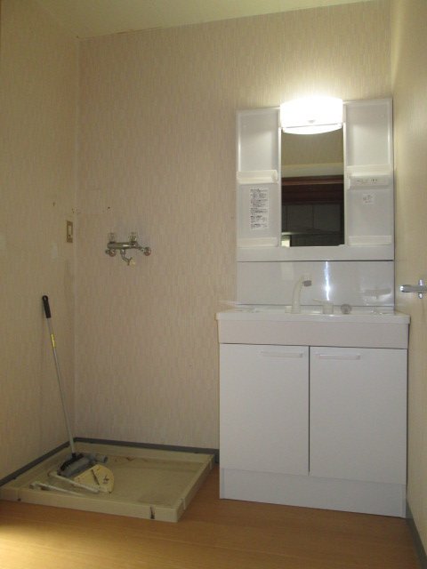 その他　洗面所(シャワー付き洗面台・室内洗濯機置場)