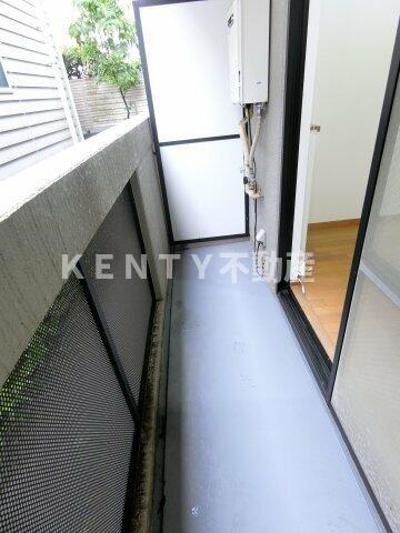 バルコニー　暖かな日差しのふりそそぐバルコニー