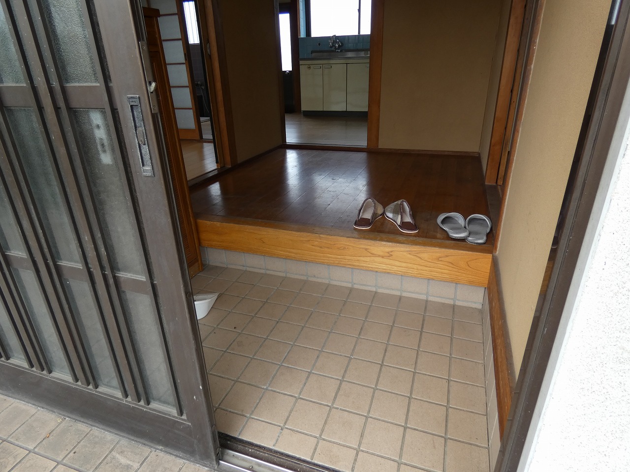 玄関　下駄箱付きです