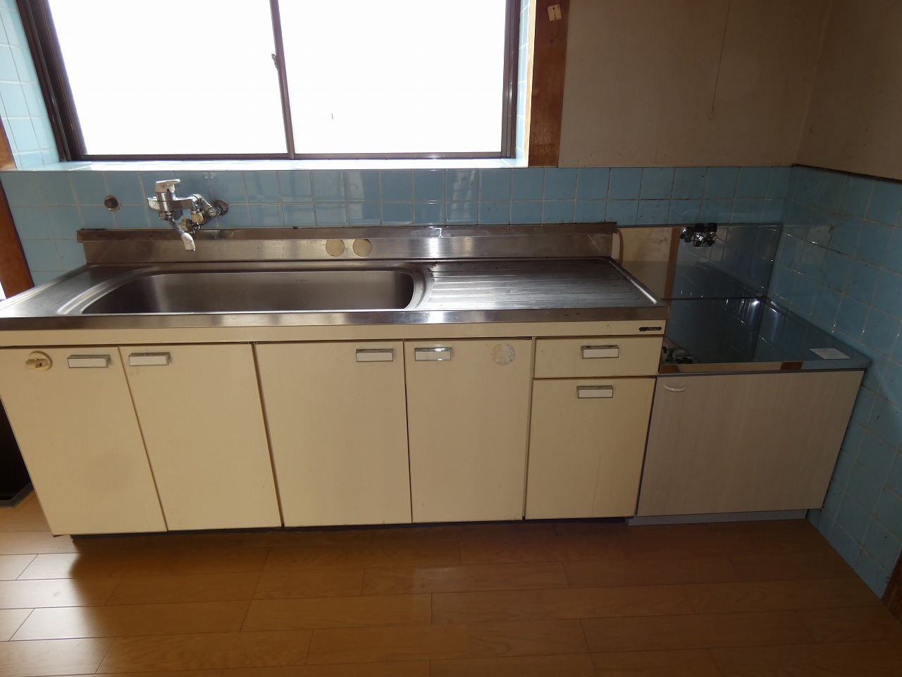 その他設備　広いシンクの流し台です