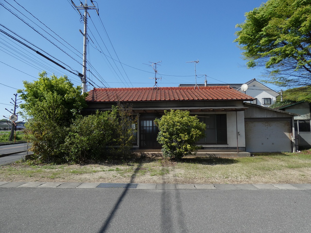 建物外観　南向きの平家の住宅です