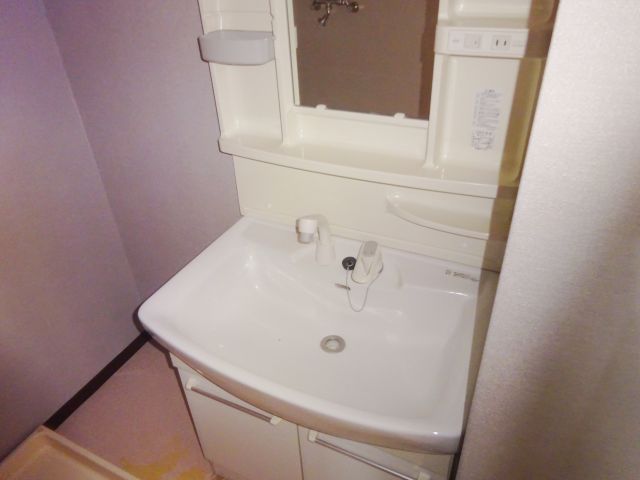 洗面設備　※写真は同タイプの別室のものです。