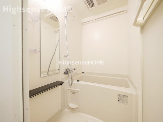 バス・シャワールーム　コンパクトで使いやすいお風呂です