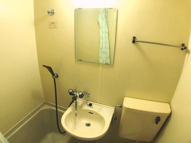 洗面設備　浴室内に洗面台あり！