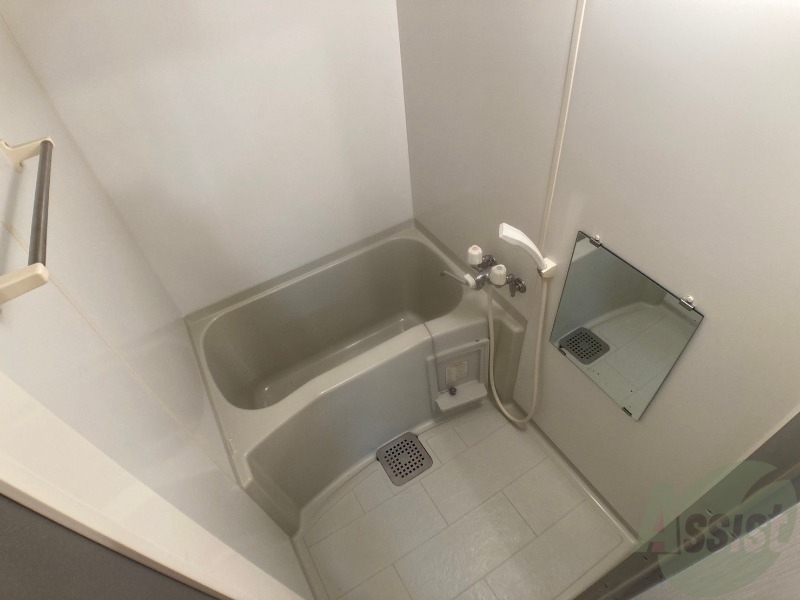 バス・シャワールーム　お風呂になります。一日の疲れを癒してくださいね。