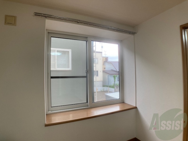 バルコニー　出窓になっていました！植物も置けそうですね～。