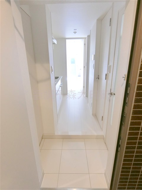 玄関　玄関　両サイドに棚収納！