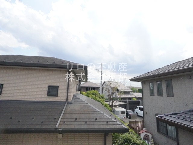 眺望　バルコニーからの景色です！圧迫感がないので暮らしやすい♪