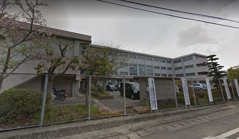 中学校　北九州市立洞北中学校（中学校）まで1311m